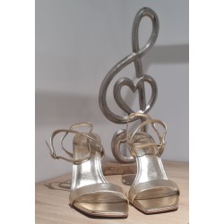 Sandalias tacón fino, color dorado