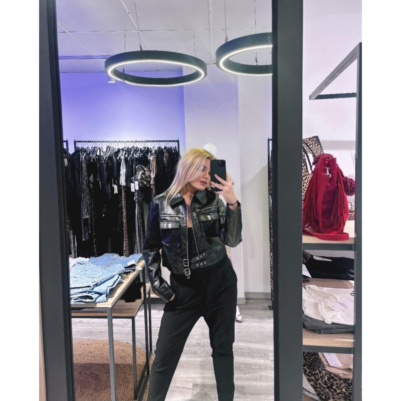 Cazadora polipiel color negro