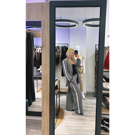 Pantalon rayas lateral color gris