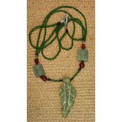 Colgante hoja piedra de jade