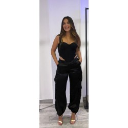 Pantalón Cargo, color negro satinado, talla M